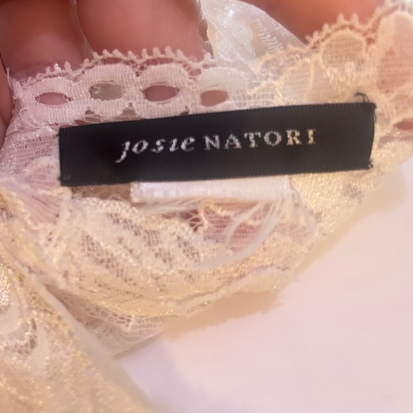 JOSIE NATORI
Imagine Allover
Lace Top Color: Warm White size M/L 
Good condition - Picture 13 of 13